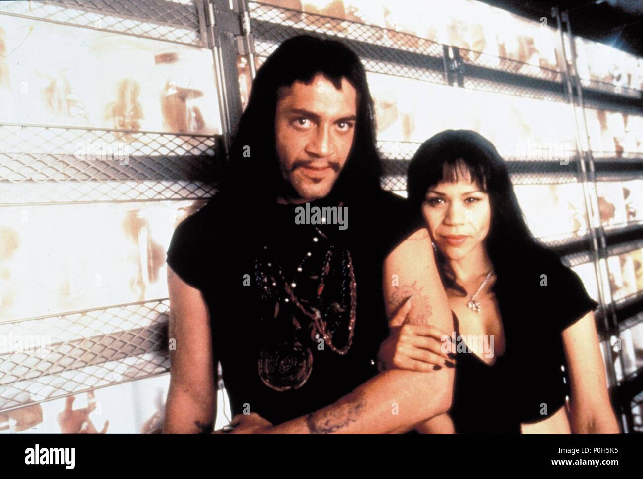 Original Film Titel: PERDITA DURANGO. Englischer Titel: Tanz mit dem Teufel. Regisseur: ALEX DE LA IGLESIA. Jahr: 1997. Stars: Javier Bardem; Rosie Perez. Credit: SOGETEL / Album Stockfoto