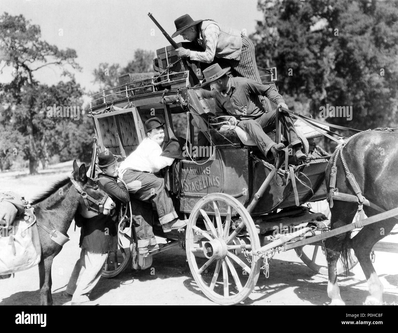 Original Film Titel: WAY OUT WEST. Englischer Titel: WAY OUT WEST. Regisseur: James W. HORNE. Jahr: 1937. Stars: Oliver Hardy, Stan Laurel. Credit: STAN LAUREL PRÜFSPITZEN/HAL ROACH/M.G.M/Album Stockfoto