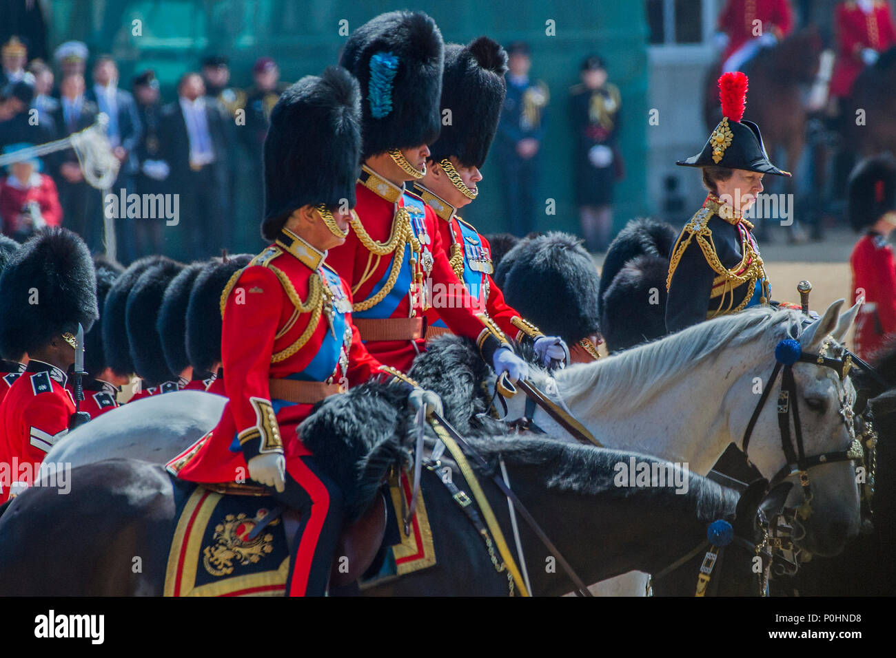 London, UK, 9. Juni 2018. Prince Charles und Prinz William mit Prinzessin Anne und Prinz Andrew - Geburtstag der Königin Parade, populärer als die Farbe bekannt. Die Coldstream Guards Truppe ihre Farbe., Kredit: Guy Bell/Alamy leben Nachrichten Stockfoto