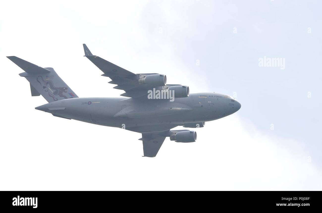 London, Großbritannien. 9. Juni 2018. ZZ 176 Royal Air Force (RAF) Boeing C-17A Globemaster III, mit der 99 Squadron 100 livery auf dem Schwanz in den Flypast für die Trooping der Farbe. London. UK. 09.06.2018. Credit: Sport in Bildern/Alamy leben Nachrichten Stockfoto