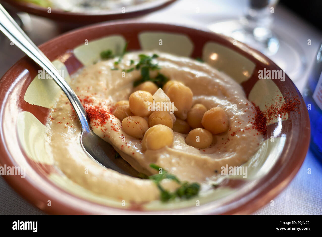 Hummus als Starter Stockfoto