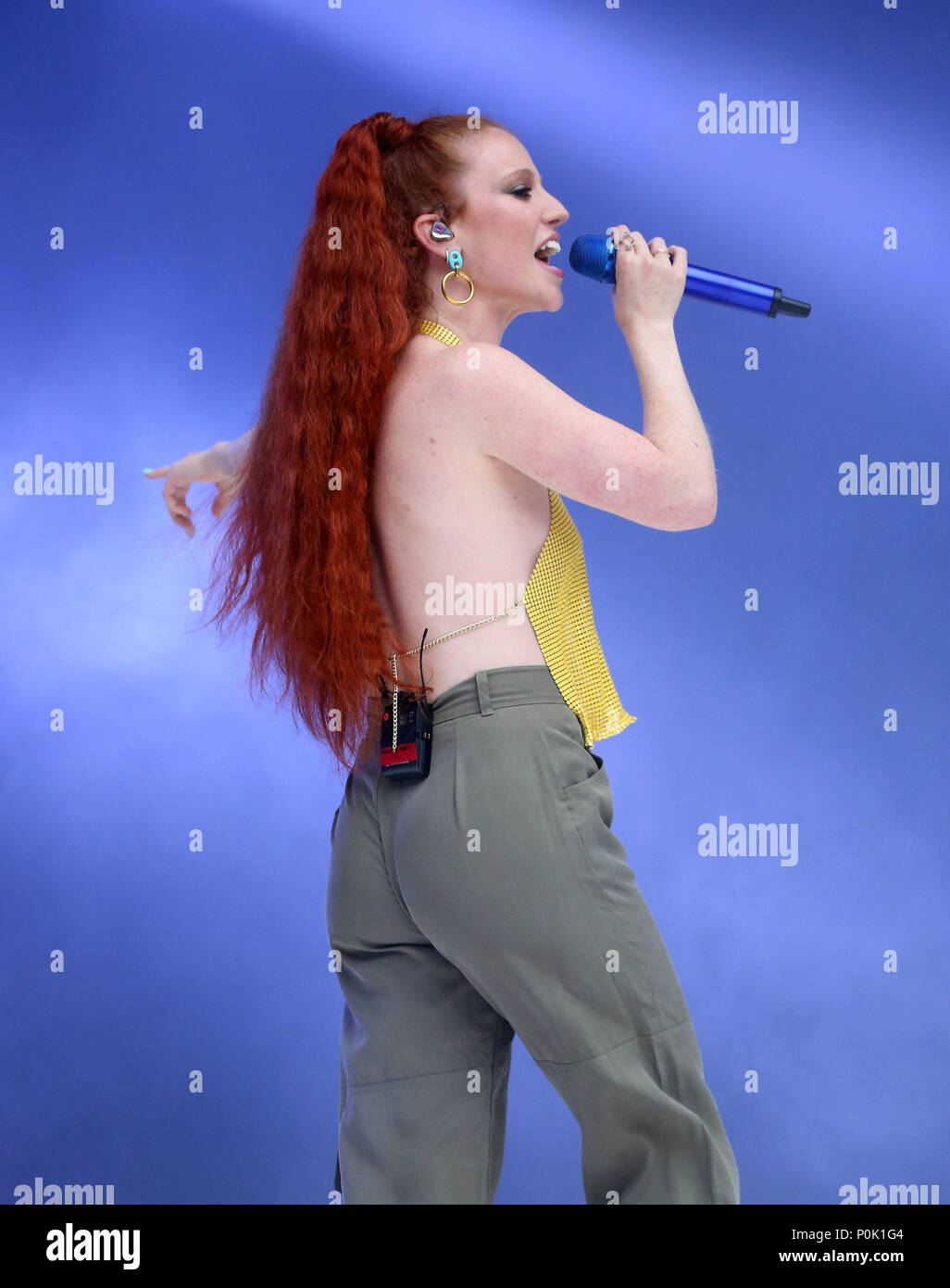 Jess Glynne auf der Bühne während der Sommerzeit Ball mit Vodafone im Wembley Stadion, London. Stockfoto