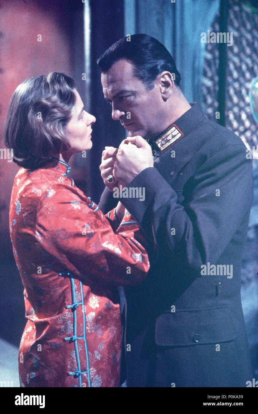 Original Film Titel: INN DER SECHSTEN HAPPINES. Englischer Titel: INN DER SECHSTEN HAPPINES. Regisseur: Mark Robson. Jahr: 1958. Stars: Curd Jürgens, Ingrid Bergman. Quelle: 20th Century Fox/Cortesía Album Stockfoto Original Film Titel: INN DER SECHSTEN HAPPINES. Englischer Titel: INN DER SECHSTEN HAPPINES. Regisseur: Mark Robson. Jahr: 1958. Stars: Curd Jürgens, Ingrid Bergman. Quelle: 20th Century Fox/Cortesía Album Stockfoto