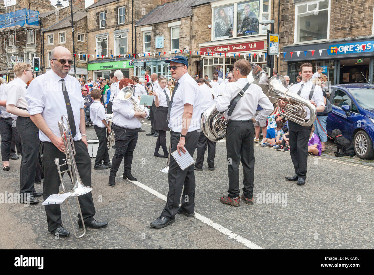 Brass Band bei der Parade am Barnard Castle, England, Großbritannien warten wieder eingestellt Stockfoto