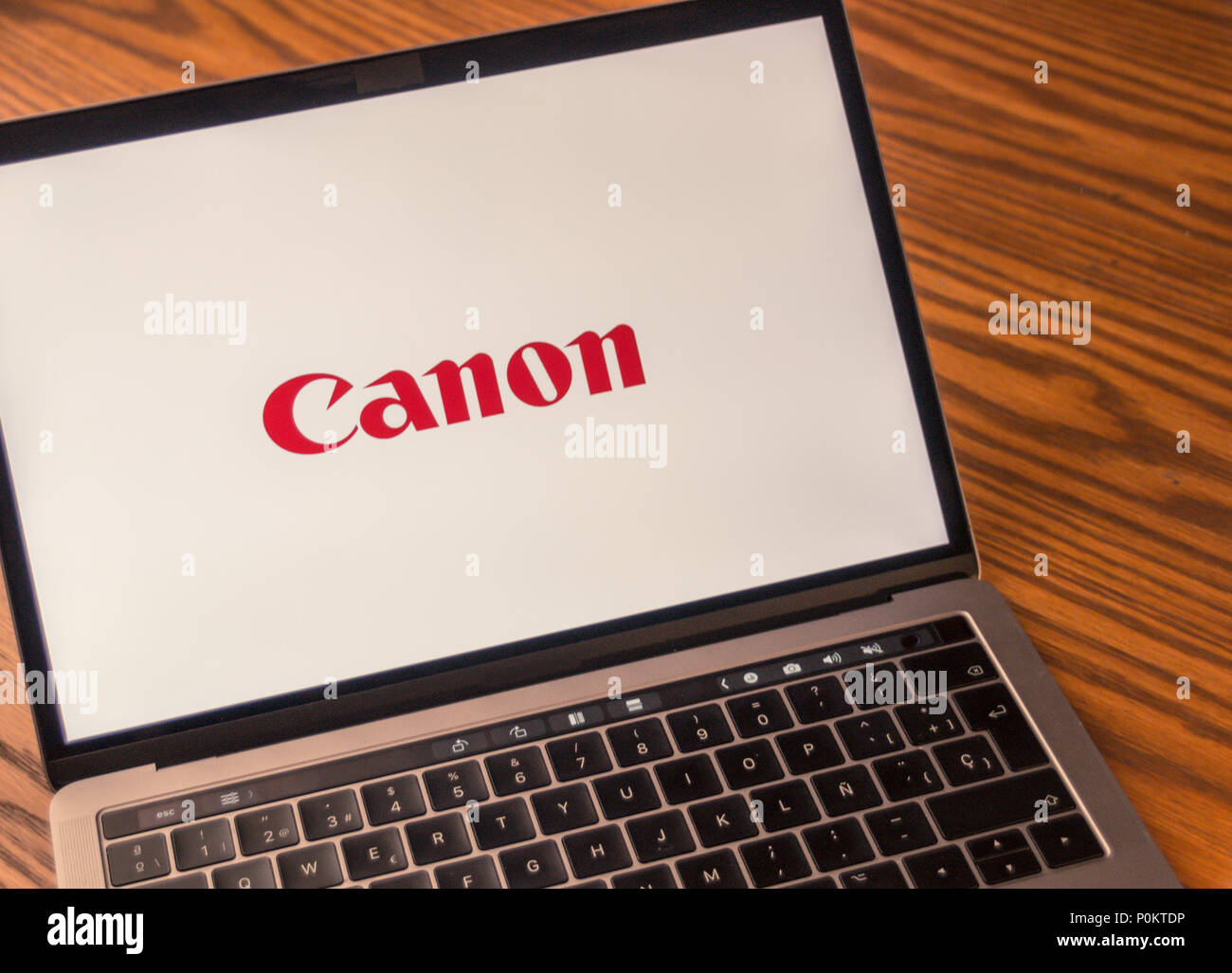 Dallas, Texas/USA -06/7/2018: (Foto von Canon Logo am Bildschirm) Stockfoto