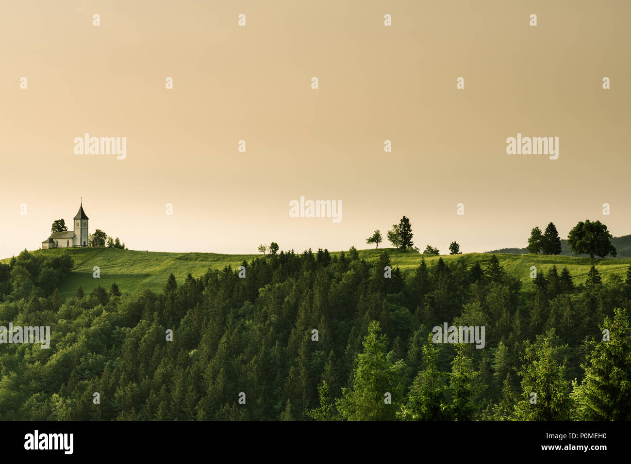 Einsame Kapelle St. Primus und Felician, Jamnik, Slowenien Stockfoto