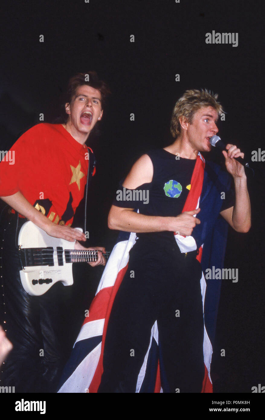 Duran Duran im Wembley Arena 1983: Simon le Bon mit John Taylor Stockfoto