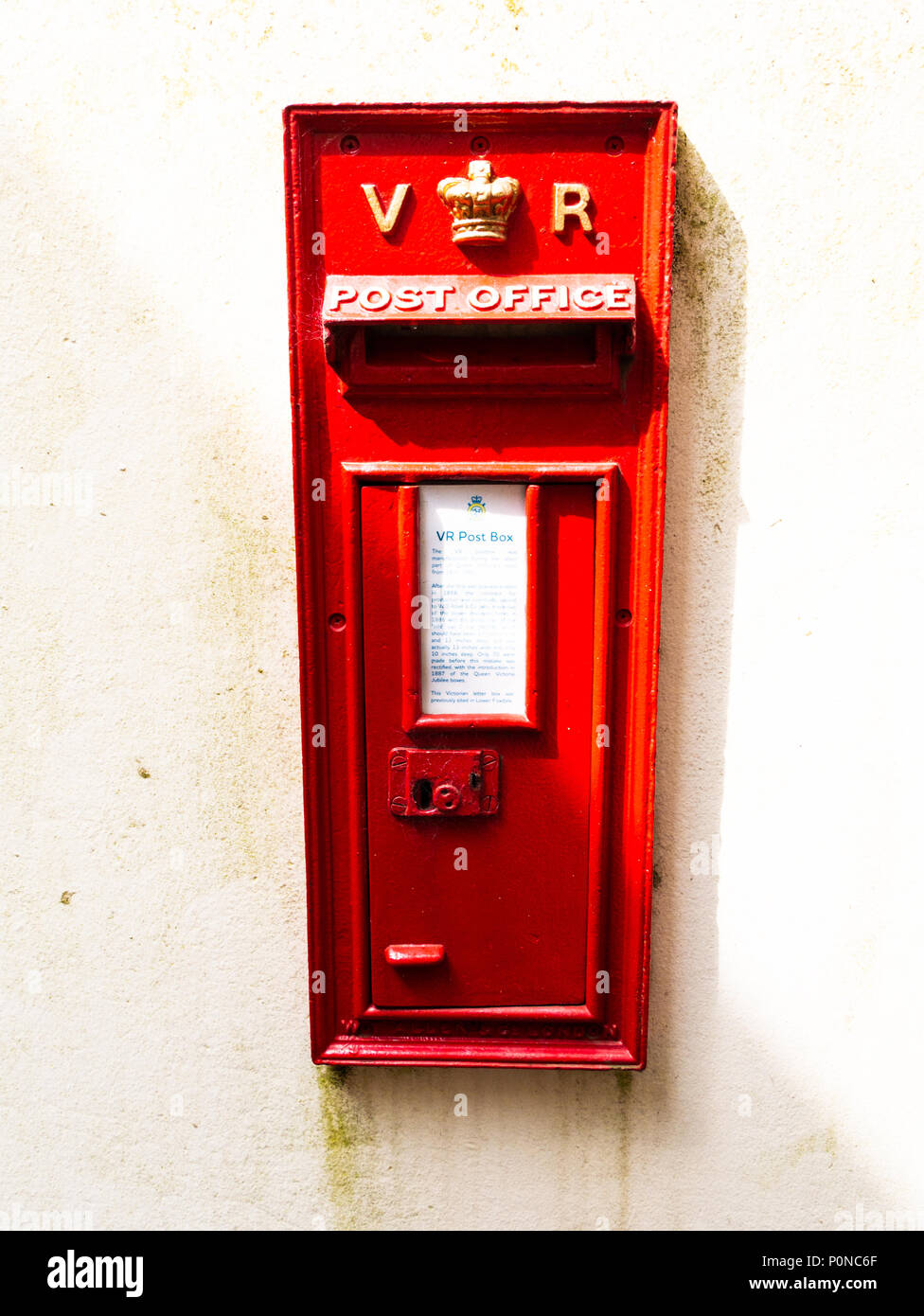 VR, Alte an der Wand angebrachten Briefkästen, Ramsey, Isle of Man, Großbritannien Stockfoto