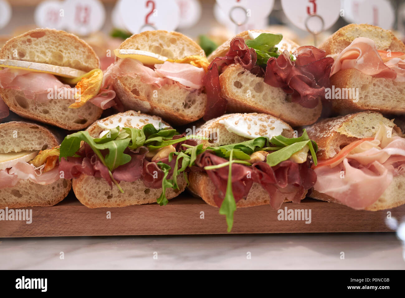 Verschiedene Sandwiches in eine Bar Stockfoto