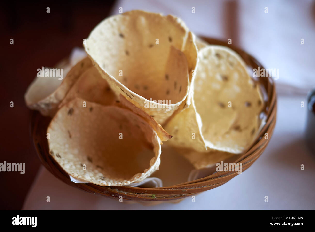 Papadum als Starter Stockfoto