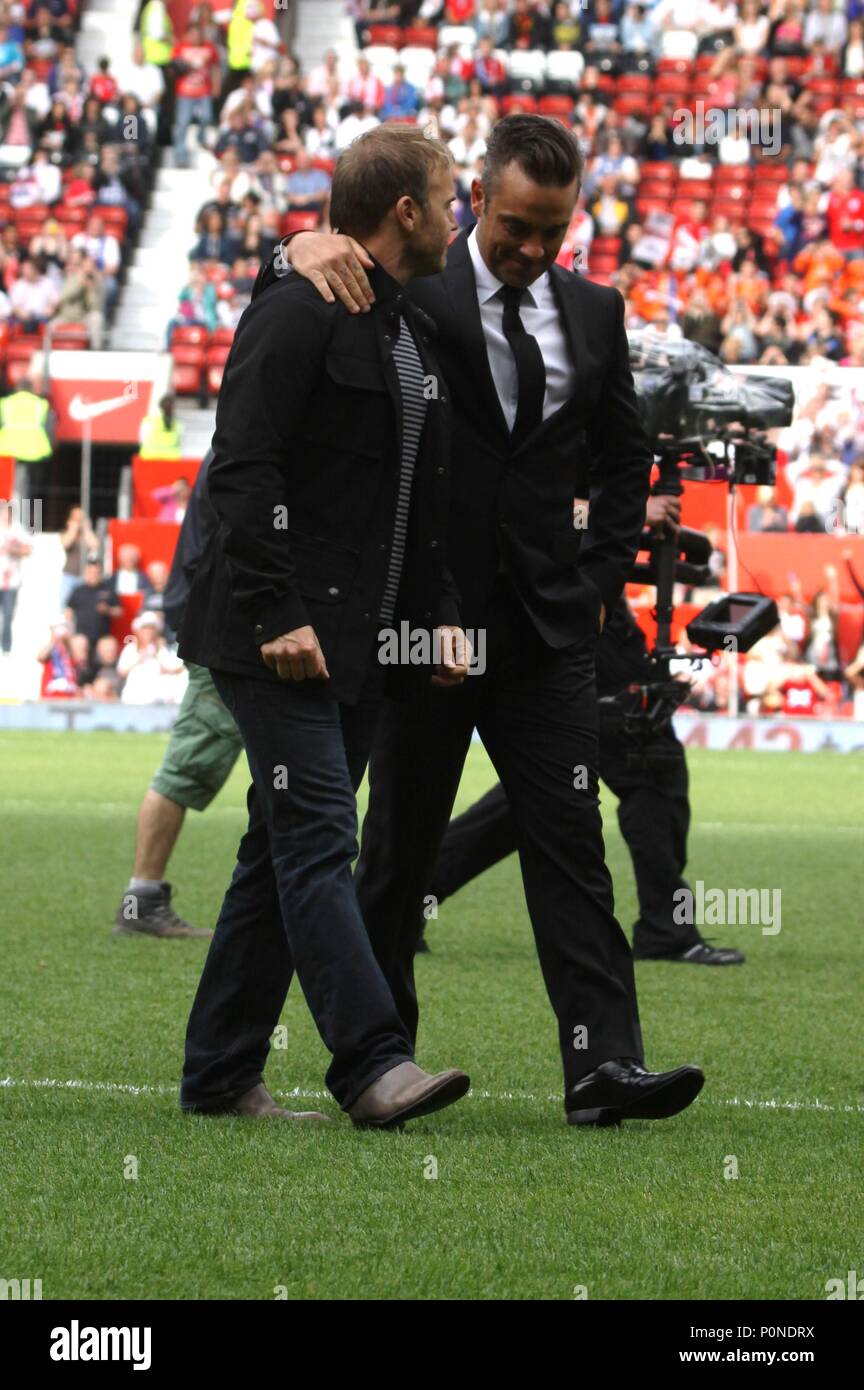 Manchester, UK, Robbie Williams bei Fußball-Beihilfe zugunsten von Unicef spielt, Kredit Ian Fairbrother/Alamy Stockfotos Stockfoto