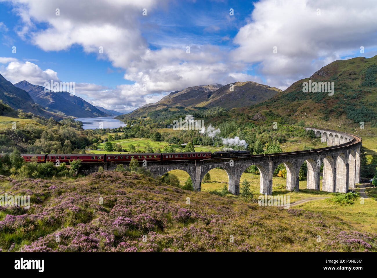 Berühmte Glenfinnan Eisenbahnviadukt in Schottland Stockfoto