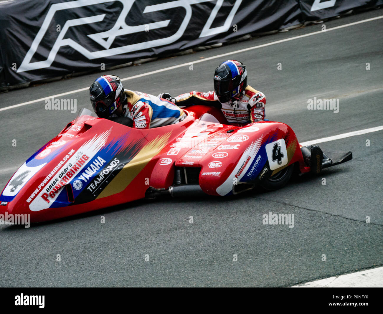 Nummer 4, Alan gründet/Jake Lowther, Seitenwagen - Fahrer und Beifahrer, Isle of Man TT 2018. Tourist Trophy Straße Rennen, Mountain Course Stockfoto