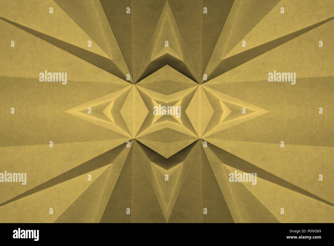 Gelbe abstrakten Hintergrund Origami, Bambus; Pantone 14-0740. Eckig monochrome Grafik Design Element. Stockfoto