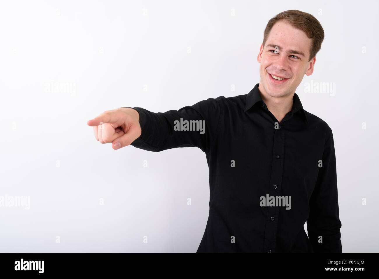 Junge gut aussehender Geschäftsmann vor weißem Hintergrund Stockfoto