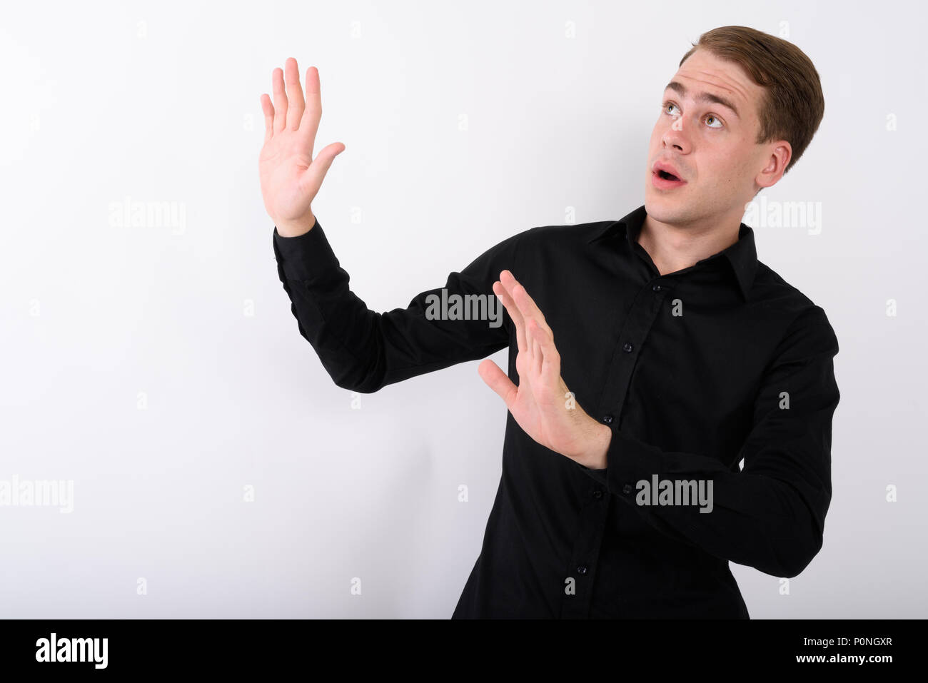 Junge gut aussehender Geschäftsmann vor weißem Hintergrund Stockfoto