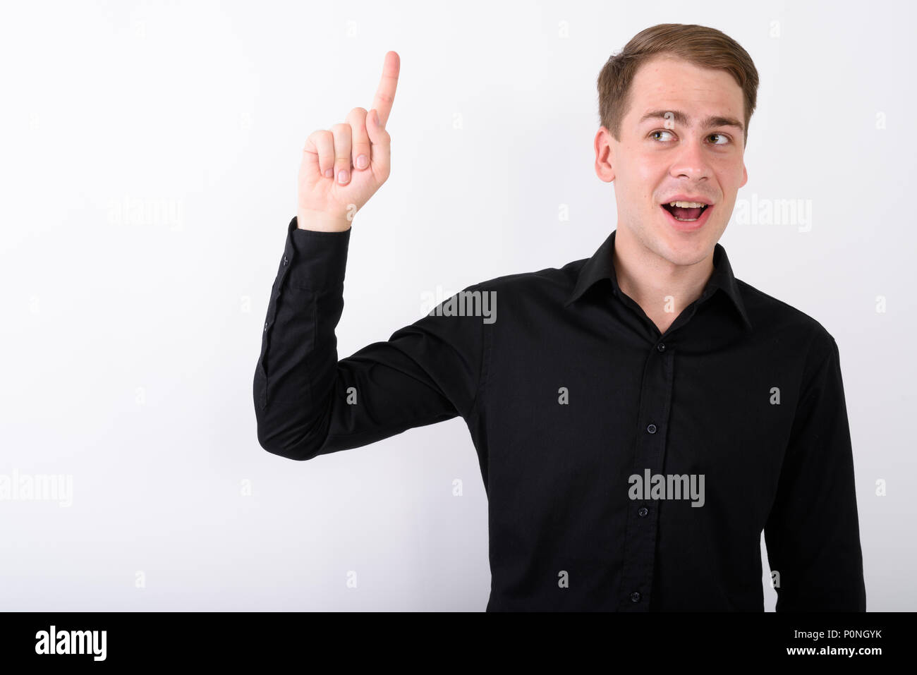 Junge gut aussehender Geschäftsmann vor weißem Hintergrund Stockfoto