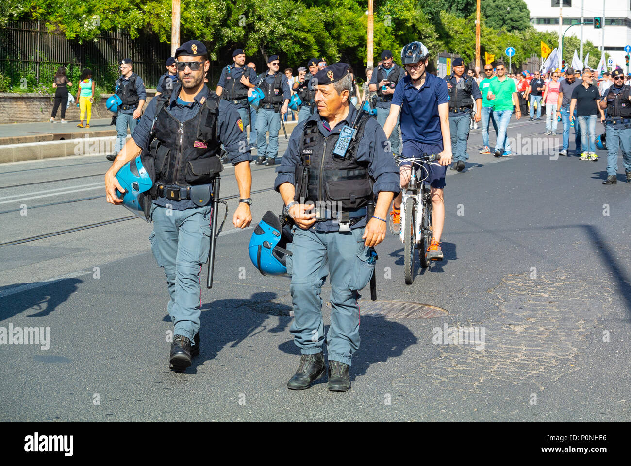 Italienische Polizisten in Gay Pride, 2018, Rom, Italien Stockfoto