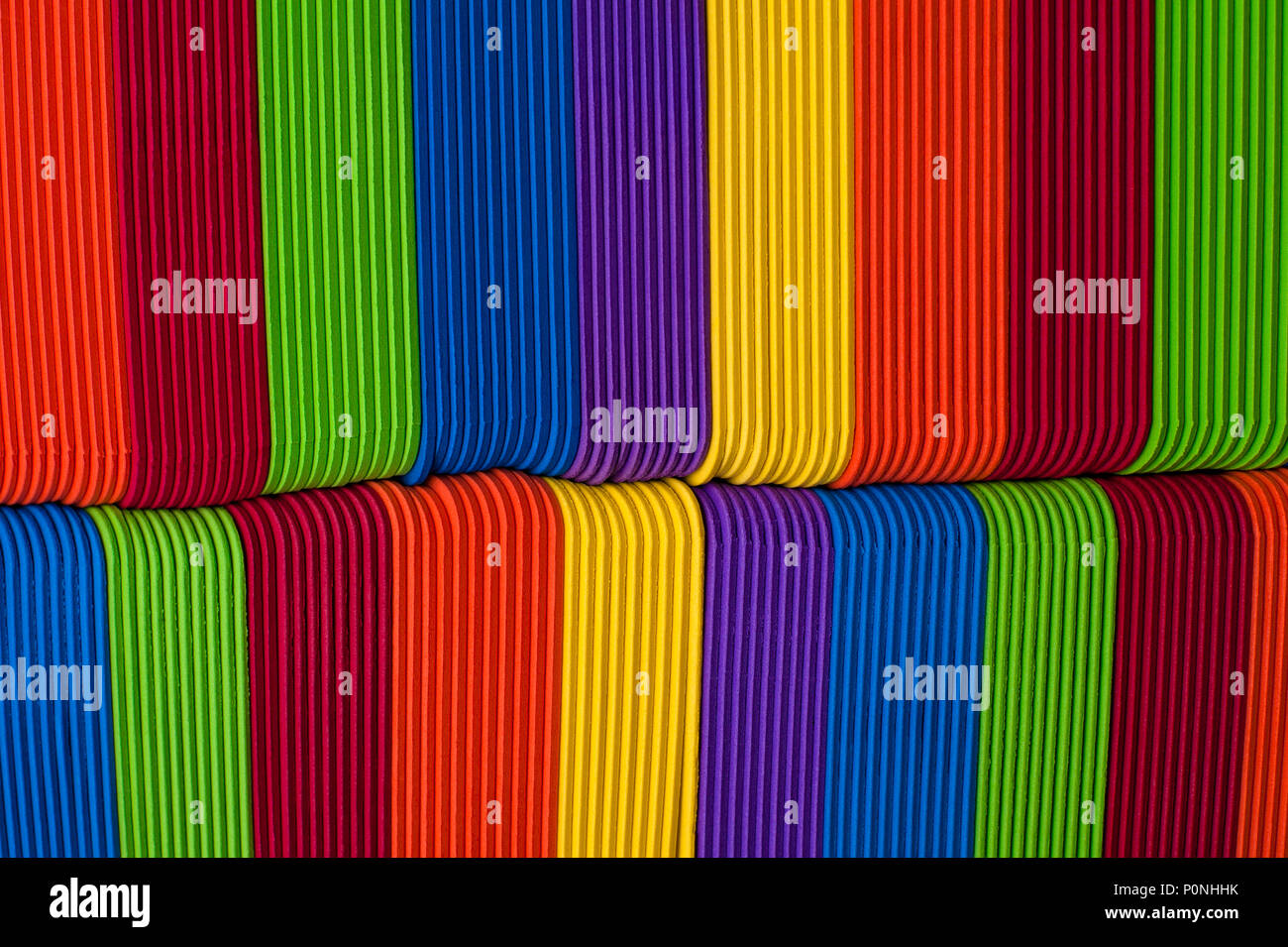 In der Nähe der bunten Schaum Handwerk Sticks erstellen Zusammenfassung Hintergrund Muster. Stockfoto