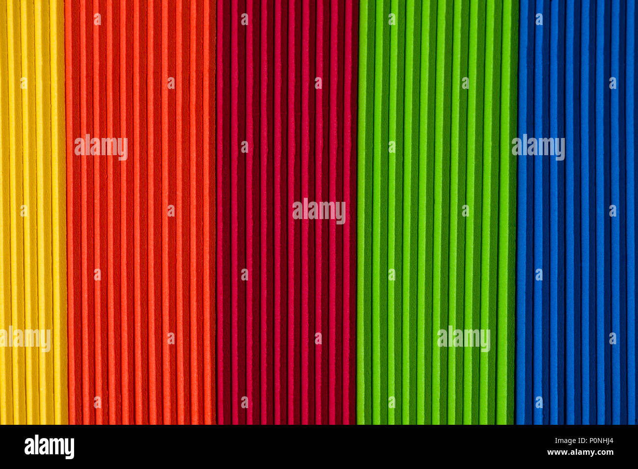 In der Nähe der bunten Schaum Handwerk Sticks erstellen Zusammenfassung Hintergrund Muster. Stockfoto