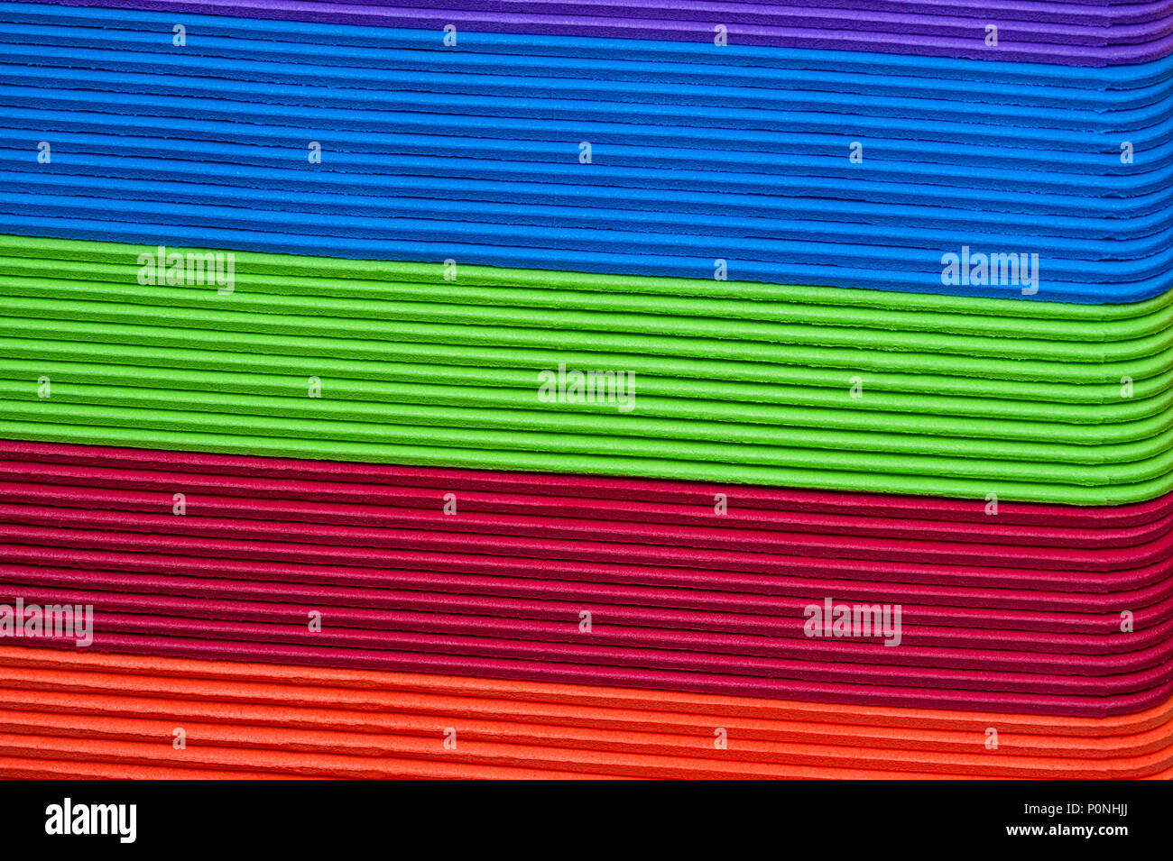 In der Nähe der bunten Schaum Handwerk Sticks erstellen Zusammenfassung Hintergrund Muster. Stockfoto