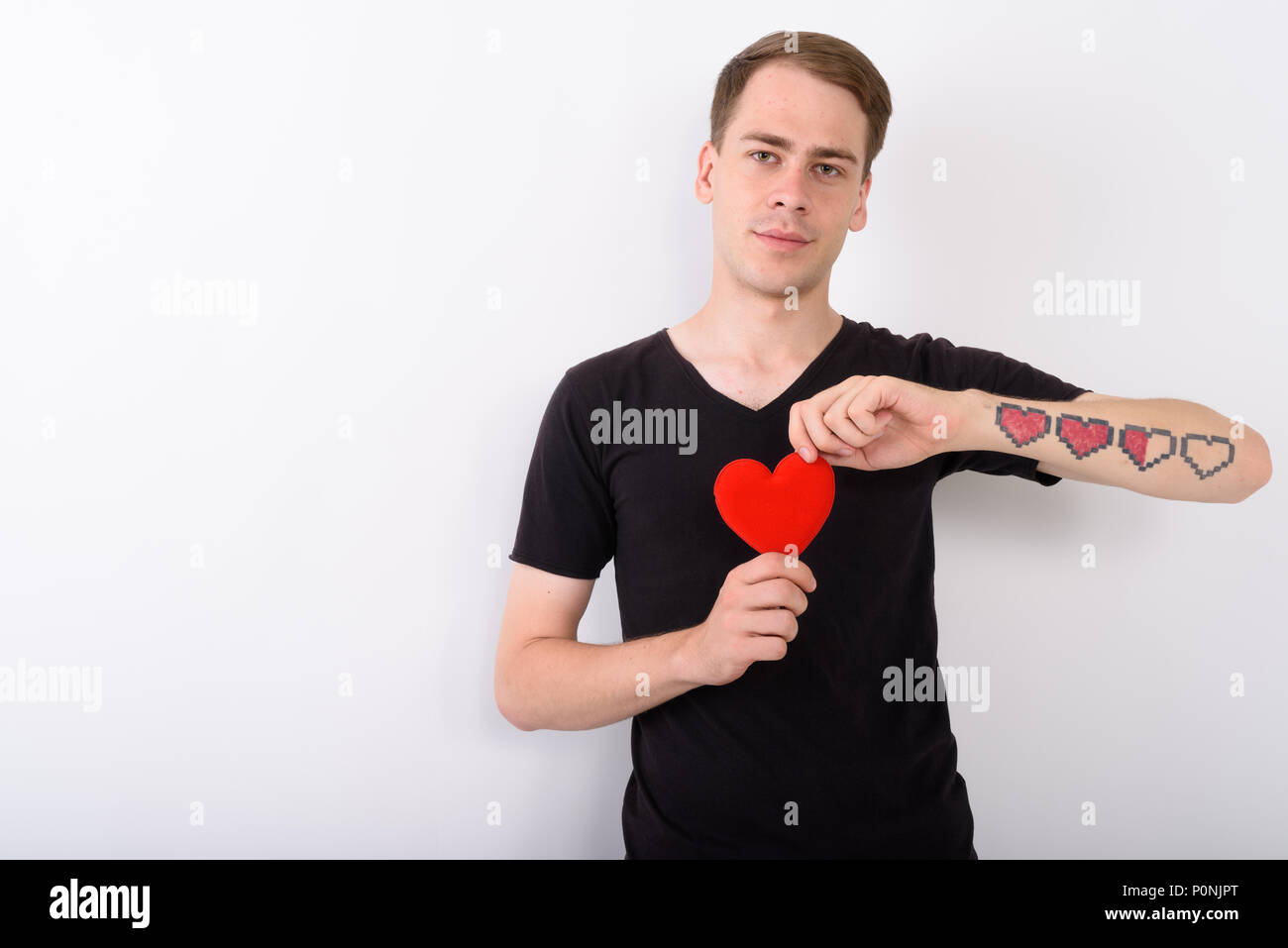 Jungen gutaussehenden Mann gegen den weißen Hintergrund Stockfoto