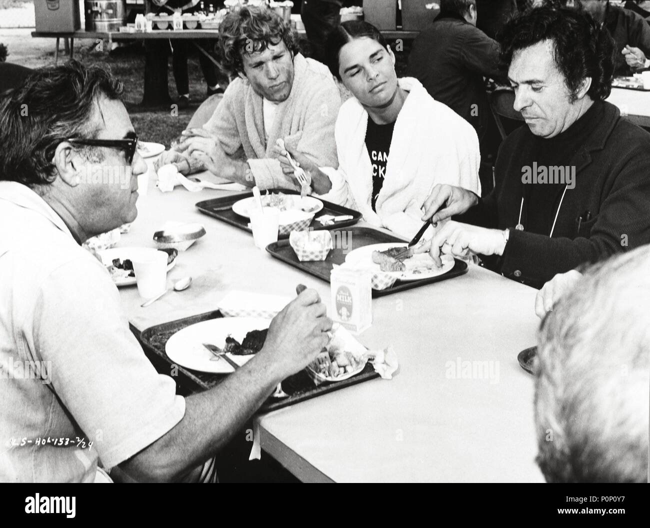 Original Film Titel: LOVE STORY. Englischer Titel: LOVE STORY. Regisseur: Arthur Hiller. Jahr: 1970. Stars: ALI MACGRAW; ARTHUR HILLER; Ryan O'Neal. Quelle: Paramount Pictures/Album Stockfoto