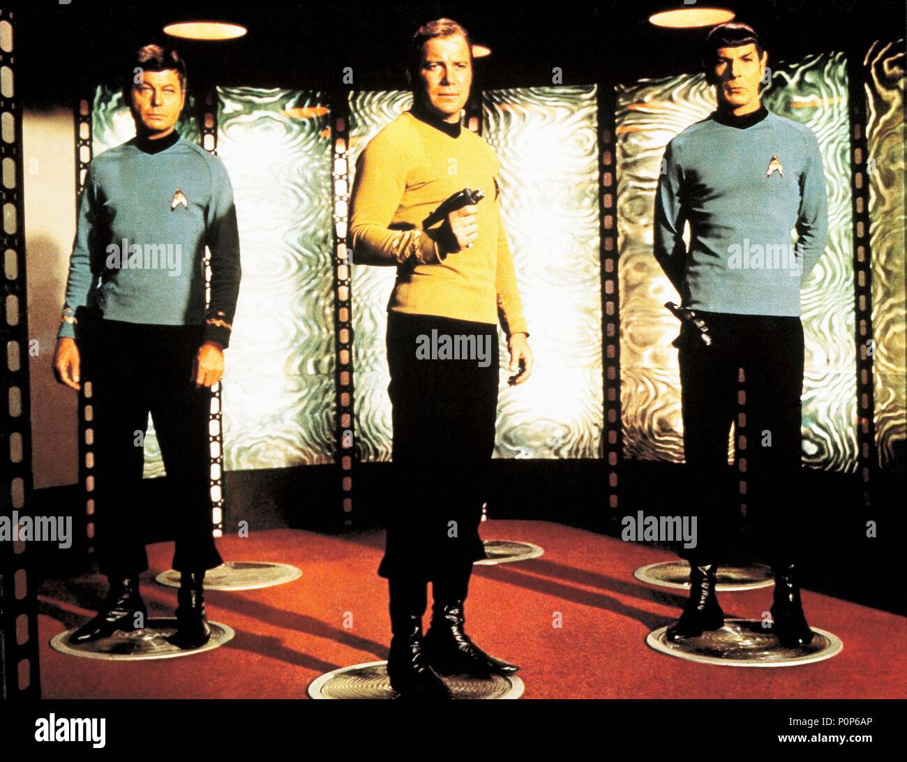 Original Film Titel: STAR TREK. Englischer Titel: STAR TREK. Jahr: 1966. Stars: Leonard Nimoy, William Shatner, DEFOREST KELLEY. Quelle: PARAMOUNT TV/Album Stockfoto