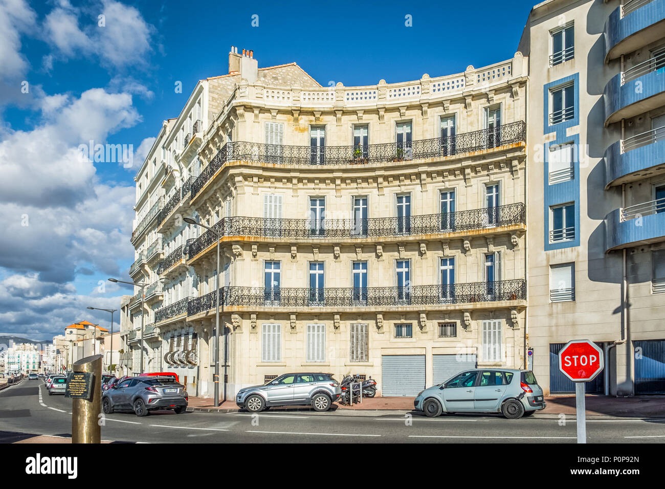 Marseille, Frankreich, März 2018, Gebäude gegenüber Paul Ricard Square Stockfoto