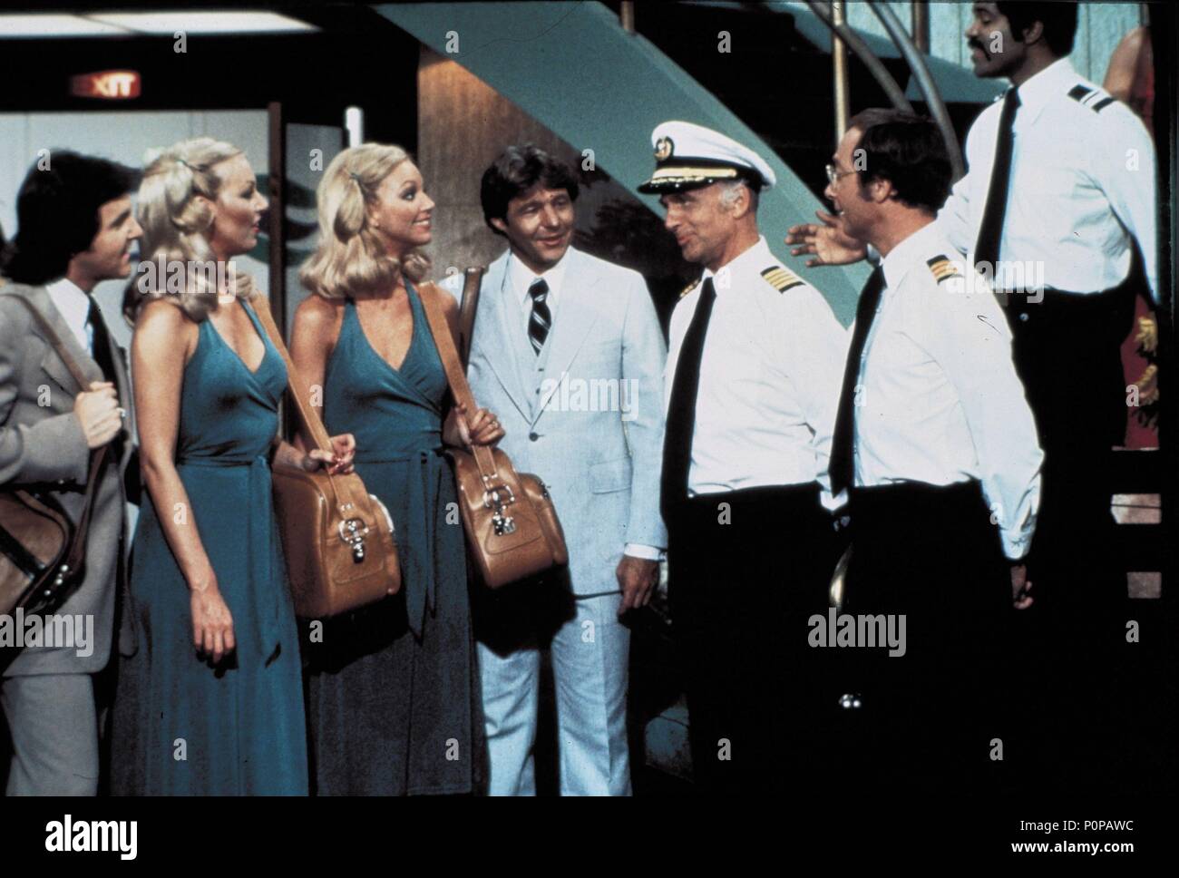 Original Film Titel: LOVE BOAT. Englischer Titel: LOVE BOAT. Jahr: 1977. Stars: GAVIN MACLEOD; Bernie Kopell; TED LANGE. Credit: Aaron Spelling PROD./DOUGLAS S. CRAMER CO./Album Stockfoto