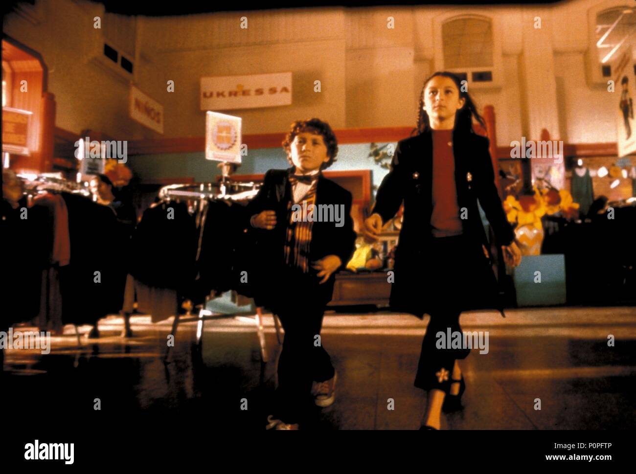 Original Film Titel: SPY KIDS. Englischer Titel: SPY KIDS. Regisseur: Robert Rodriguez. Jahr: 2001. Stars: Alexa Vega, DARYL SABARA. Copyright: nur redaktionell Innen verwenden. Dies ist eine öffentlich verteilten Handzettel. Zugriffsrechte nur, keine Lizenz des Urheberrechts zur Verfügung gestellt. Vorgeschriebene Genehmigung zu Visual Symbol (www.visual-icon.com) Für die Reproduktion des Bildes erforderlich ist. Credit: MIRAMAX/Album Stockfoto