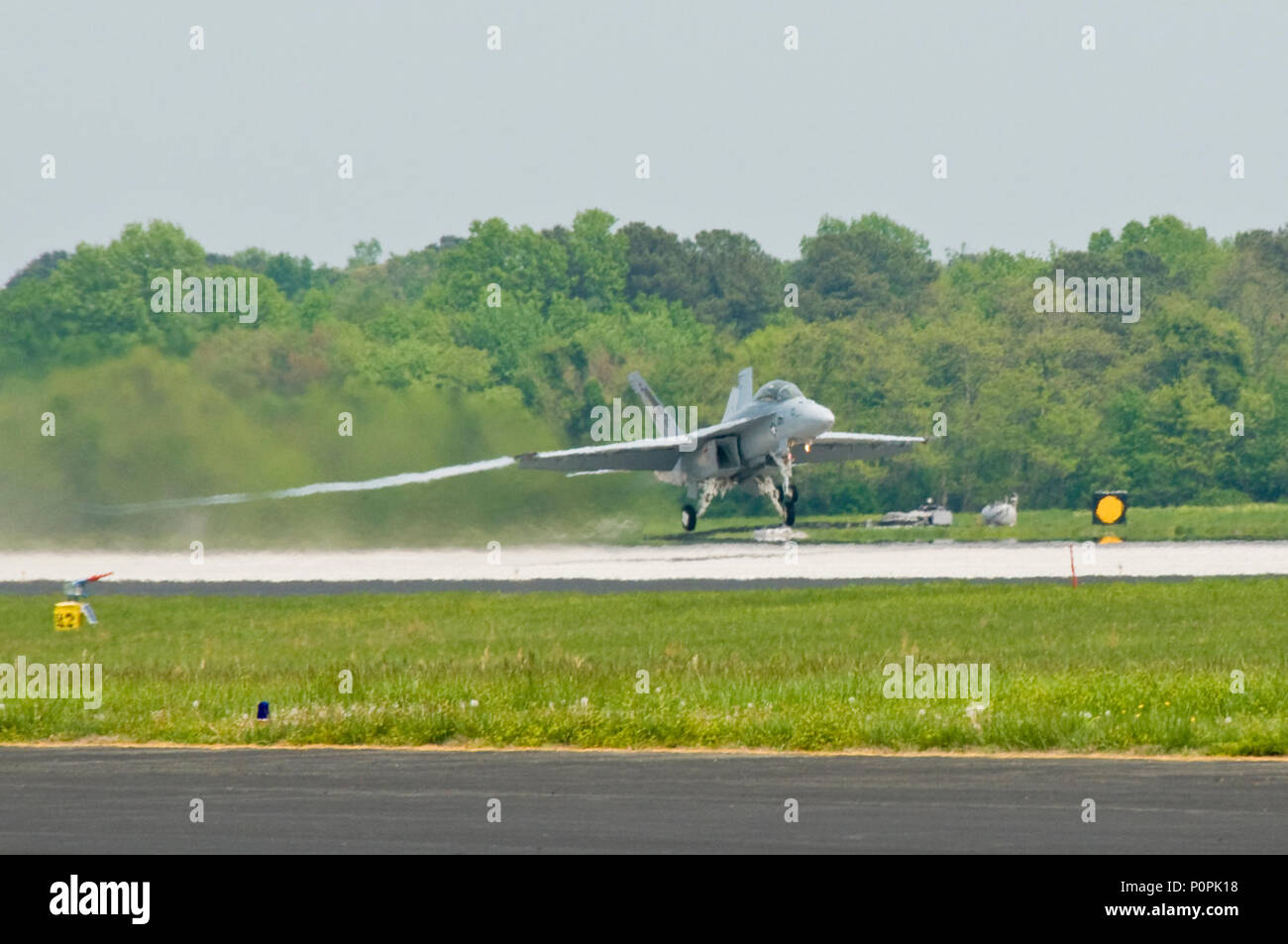 "Green Hornet" Flight Test am Tag der Erde 100422-N-ZZ 999-002. Stockfoto