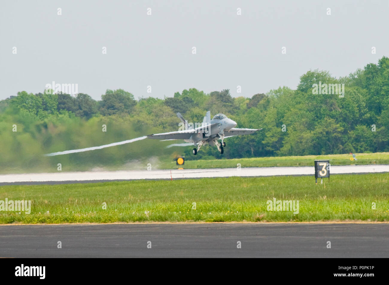 "Green Hornet" Flight Test am Tag der Erde 100422-N-ZZ 999-003. Stockfoto