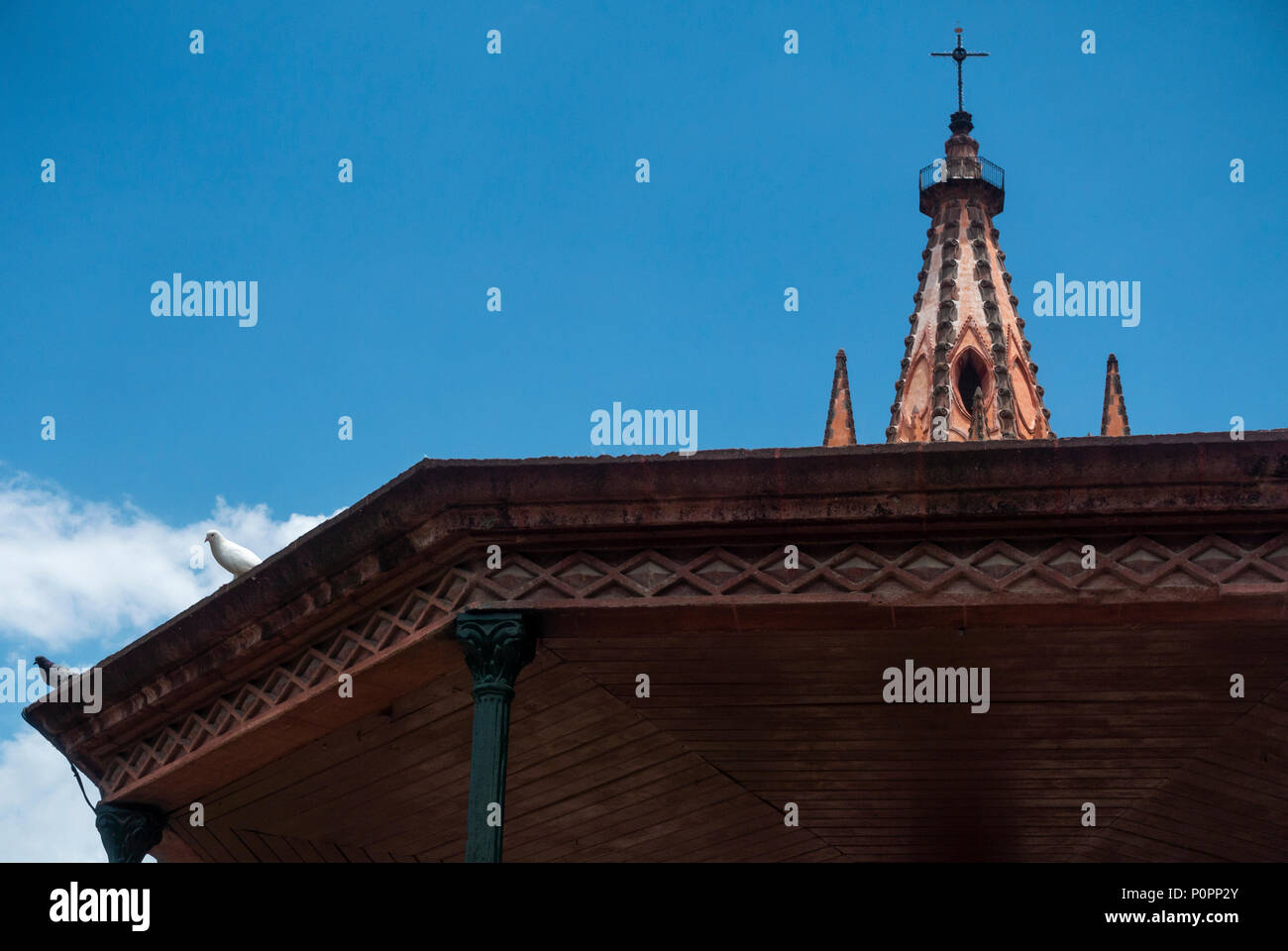 Parroquia de San Miguel Arcángel in der Nacht in San Miguel de Allende, Mexiko Stockfoto