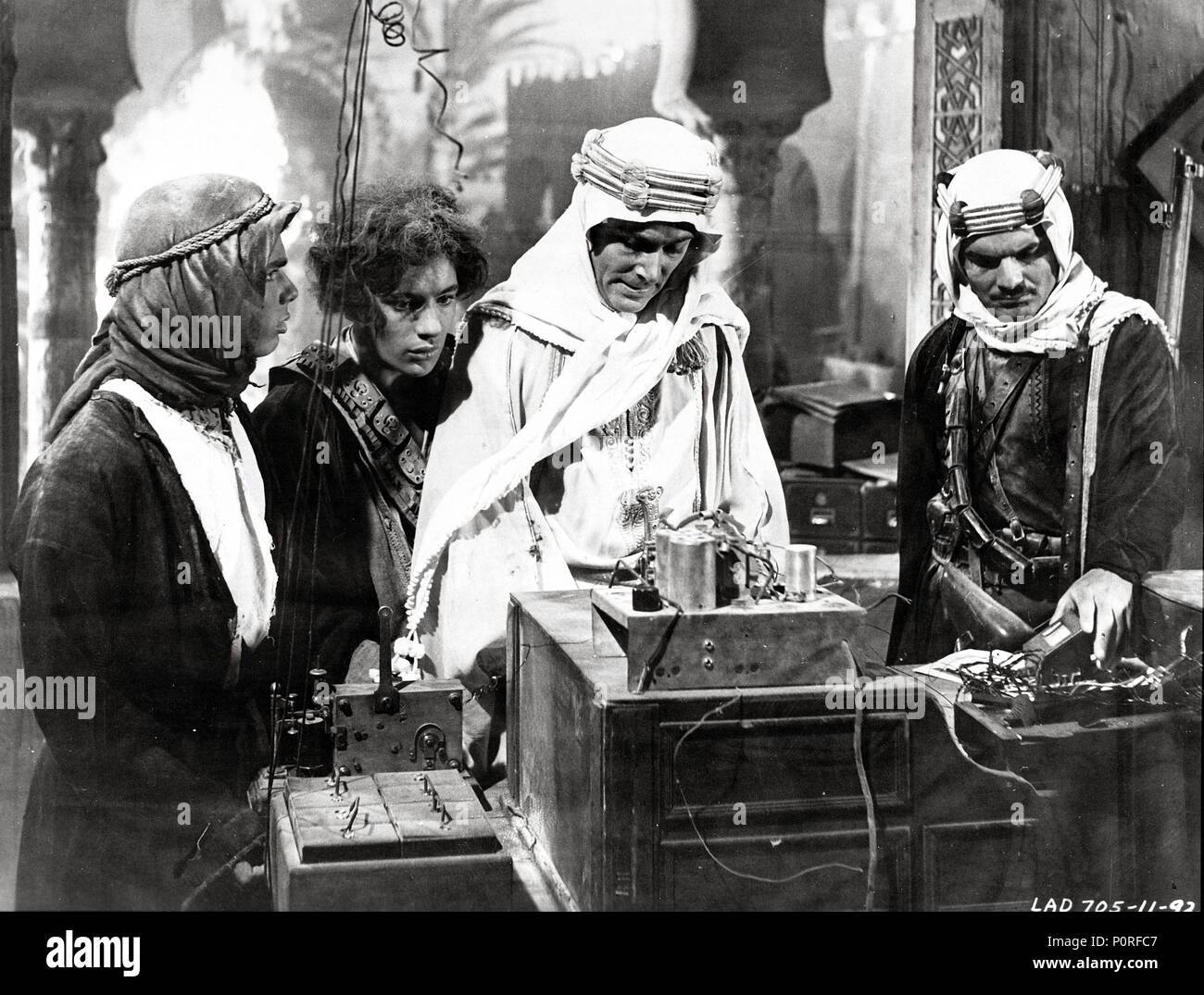 Peter otoole omar sharif -Fotos und -Bildmaterial in hoher Auflösung ...