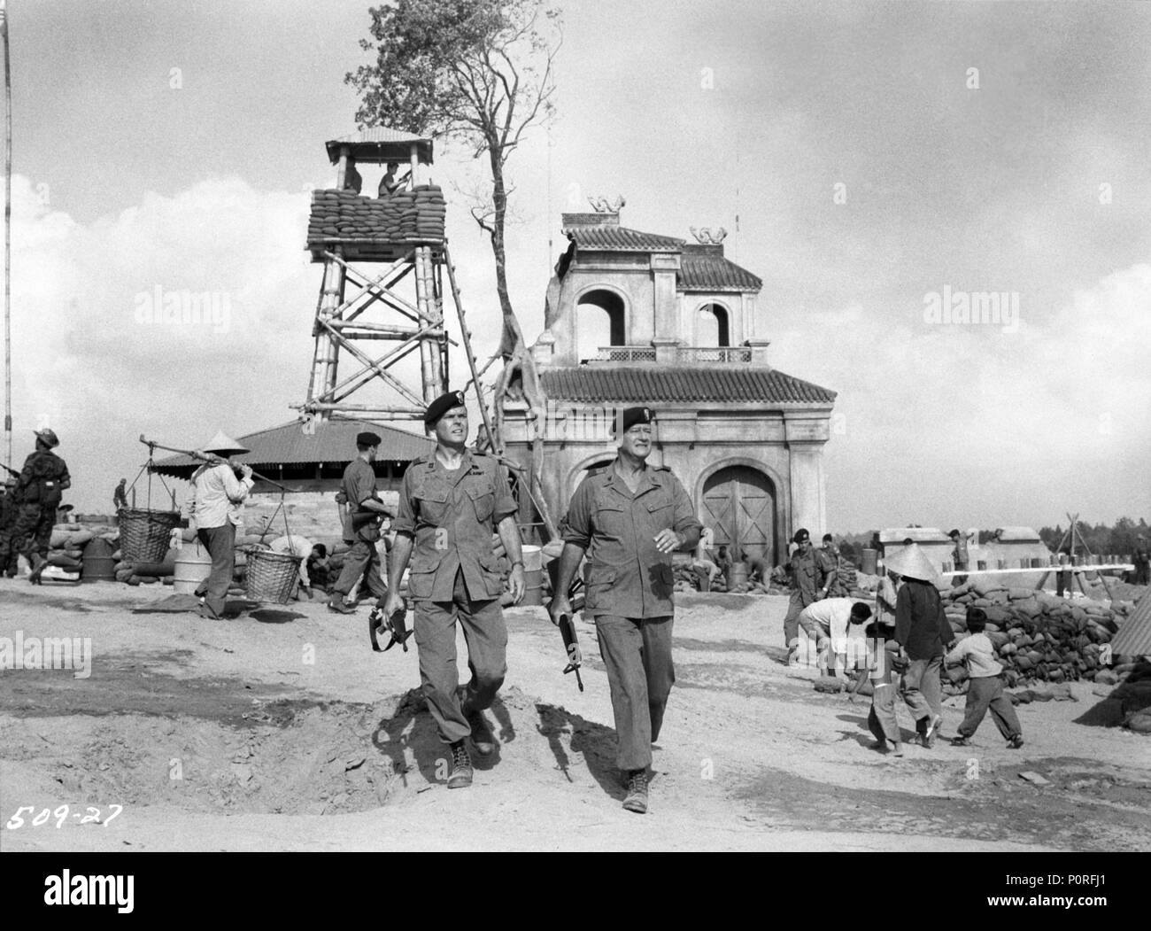 Original Film Titel: DER GRÜNHELME. Englischer Titel: die Grünhelme. Regisseur: JOHN WAYNE, RAY KELLOGG. Jahr: 1968. Stars: JOHN WAYNE. Credit: WARNER BROS./SEVEN ARTS/Album Stockfoto