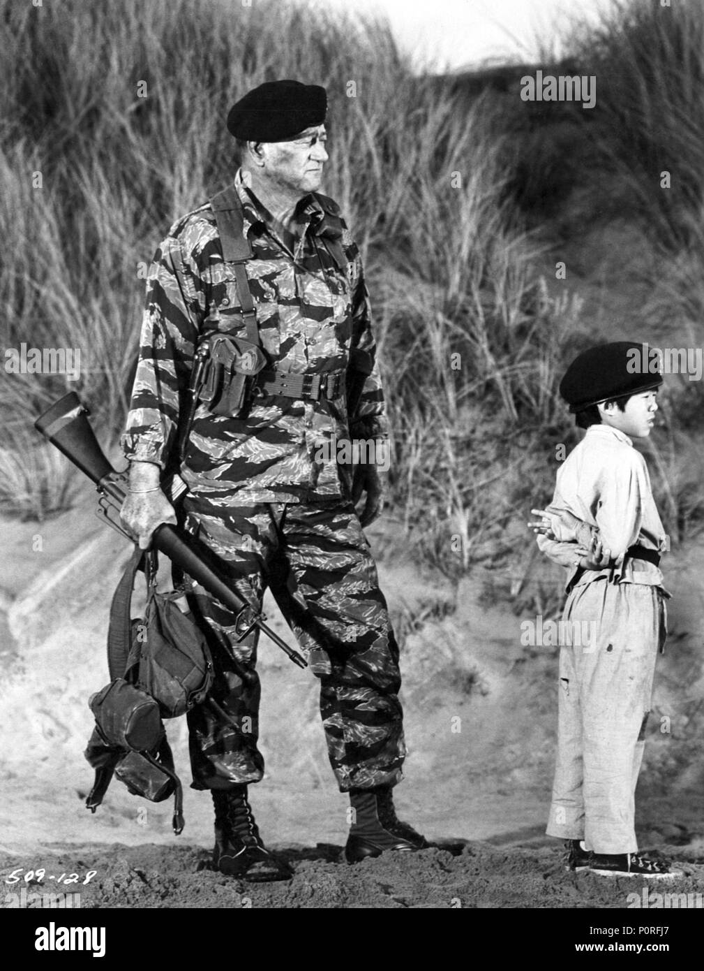 Original Film Titel: DER GRÜNHELME. Englischer Titel: die Grünhelme. Regisseur: JOHN WAYNE, RAY KELLOGG. Jahr: 1968. Stars: JOHN WAYNE. Credit: WARNER BROS./SEVEN ARTS/Album Stockfoto