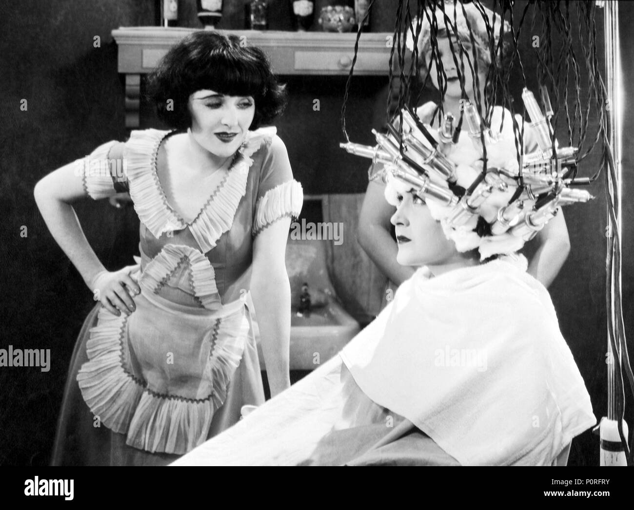 Original Film Titel: Sklaven der Schönheit. Englischer Titel: Sklaven der Schönheit. Regisseur: John G. BLYSTONE. Jahr: 1927. Stars: Margaret Livingston; EARLE FOXE. Quelle: Fox Film Corporation/Album Stockfoto