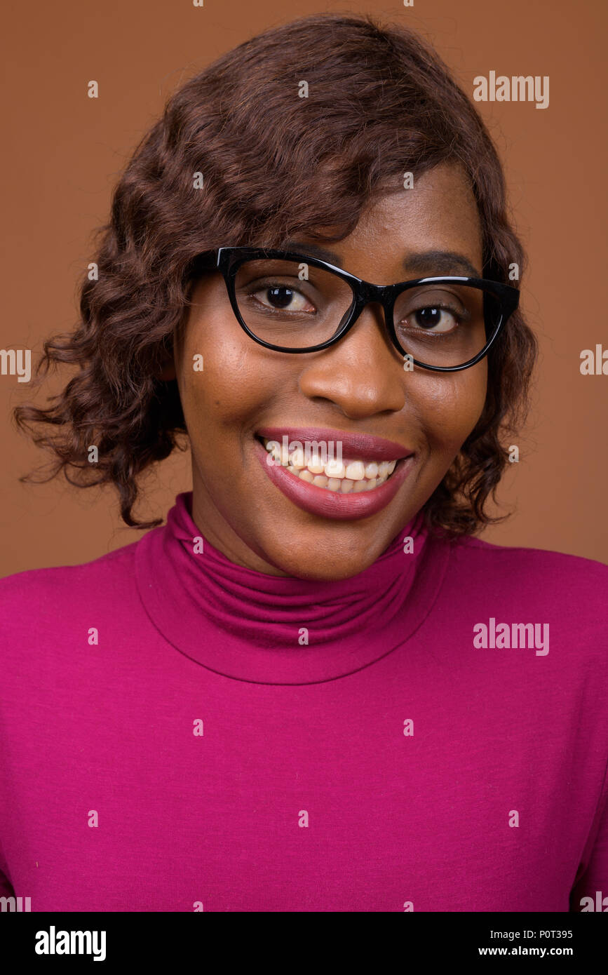 Portrait von schönen jungen afrikanischen Frau Stockfoto