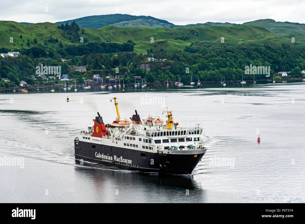 Caledonian MacBrayne Auto- und Passagierfähre M/S Insel Lewis verlassen den Hafen von Oban Oban Highland Schottland für Castlebay auf South Uist in Hebriden Stockfoto