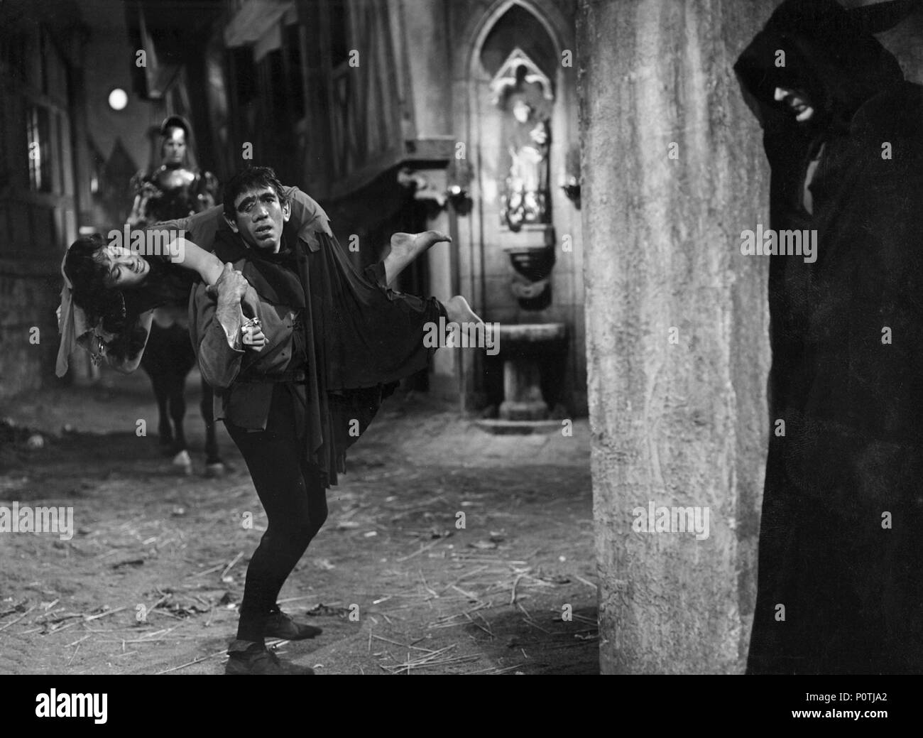 Der bucklige von notre dame 1956 Fotos und Bildmaterial in hoher