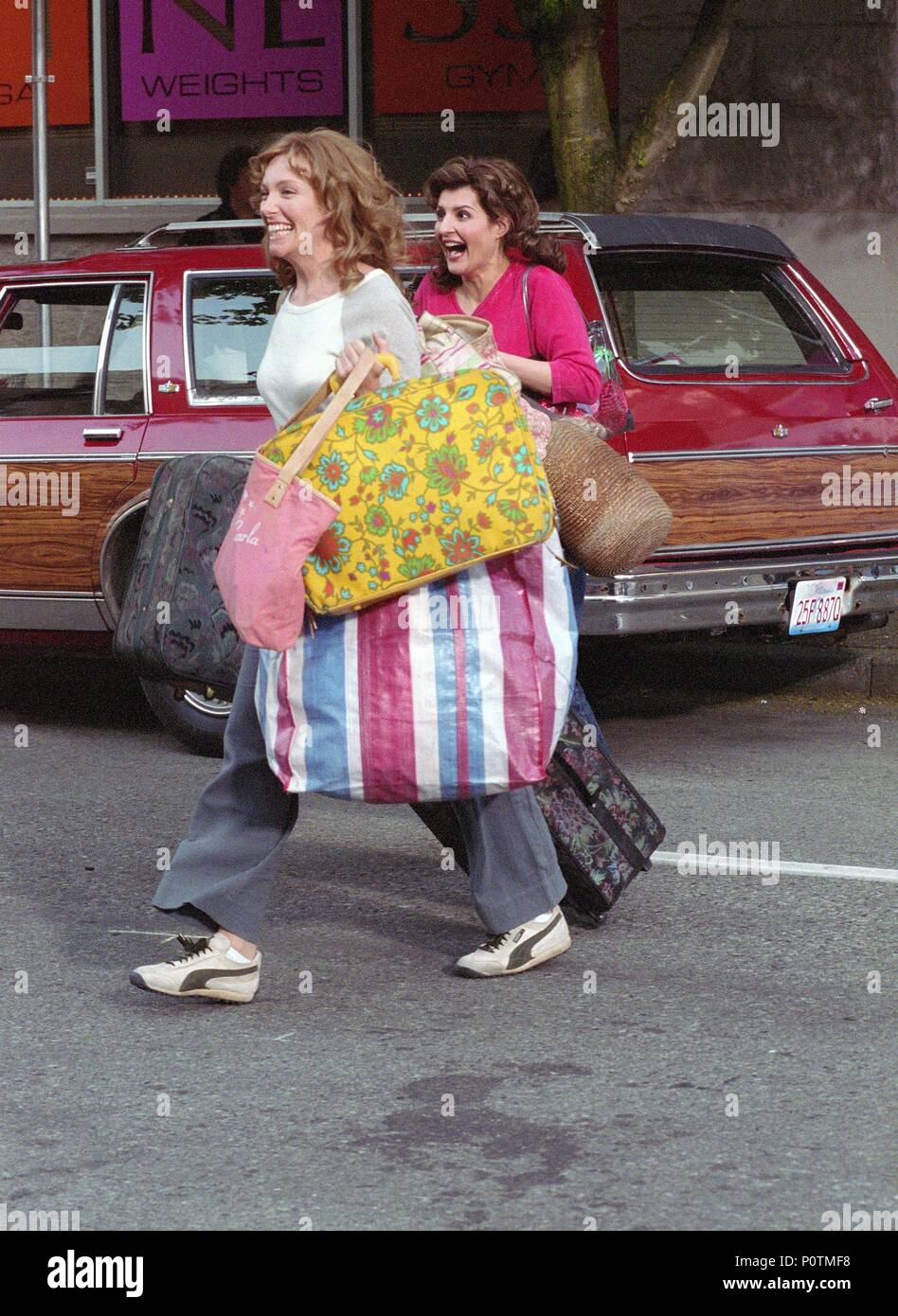 Original Film Titel: CONNIE UND CARLA. Englischer Titel: CONNIE UND CARLA. Regisseur: MICHAEL LEMBECK. Jahr: 2004. Stars: Toni Collette, NIA VARDALOS. Quelle: Universal/SCHROTER, Eike/Album Stockfoto