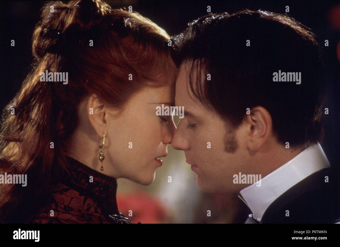 Original Film Titel: MOULIN ROUGE. Englischer Titel: MOULIN ROUGE. Regisseur: Baz Luhrmann. Jahr: 2001. Stars: Nicole Kidman, EWAN MCGREGOR. Quelle: 20th Century Fox/Album Stockfoto