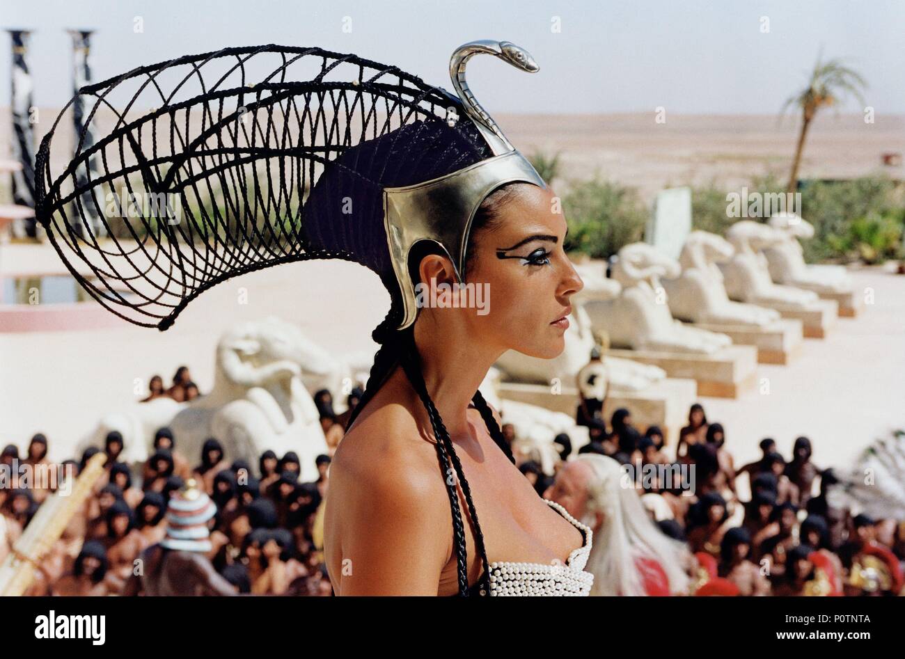 Asterix Und Obelix Ganzer Film Deutsch Kleopatra Monica bellucci als cleopatra als cleopatra filmtitel asterix obelix