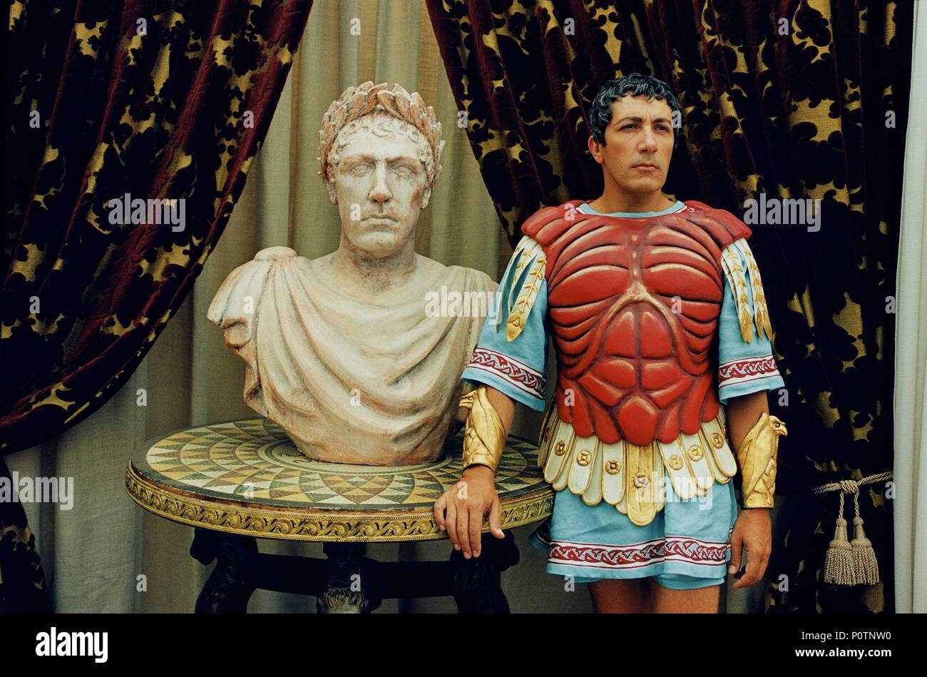 Original Film Titel: ASTERIX ET OBELIX, MISSION CLEOPATRE. Englischer Titel: ASTERIX & OBELIX: MISSION KLEOPATRA. Regisseur: ALAIN CHABAT. Jahr: 2002. Stars: Gajus Julius Caesar; ALAIN CHABAT. Credit: RENN PRÜFSPITZEN/TF1 FILMS PRODUCTIONS // Album Stockfoto