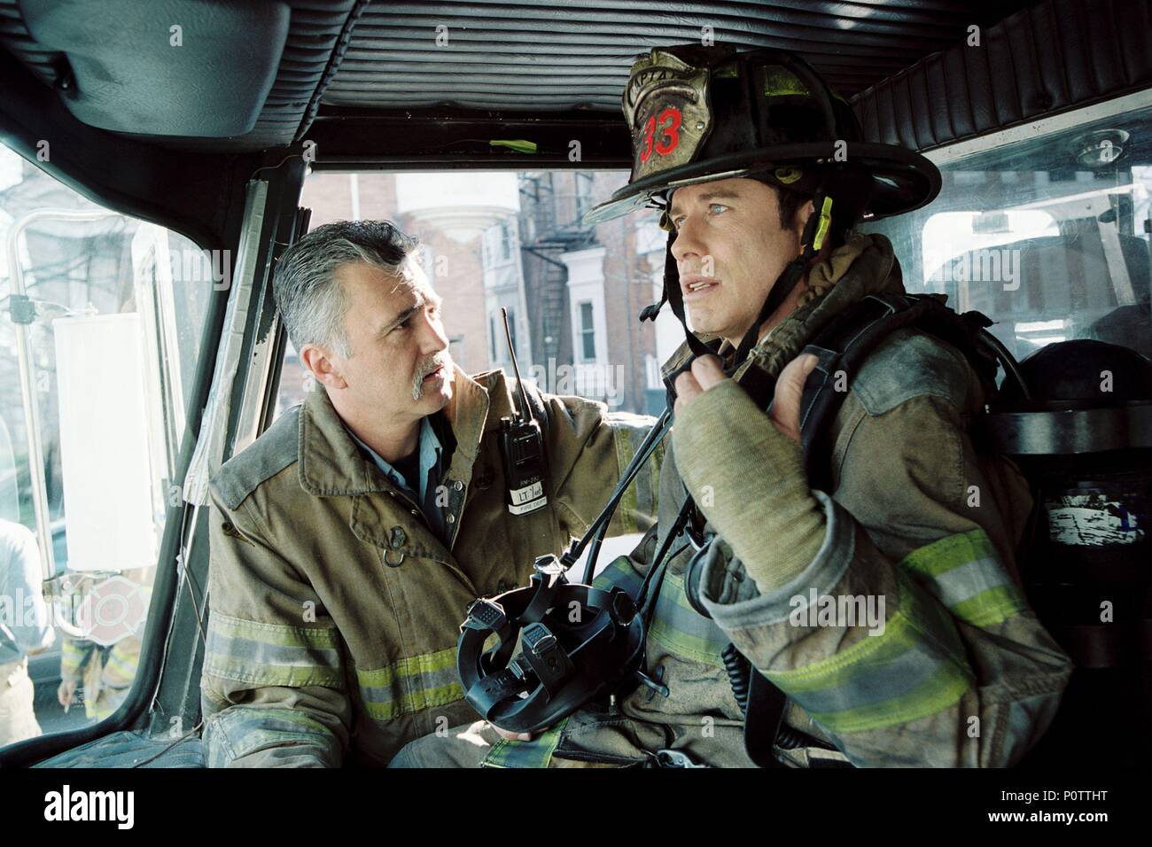 Original Film Titel: Leiter 49. Englischer Titel: Leiter 49. Film Regie: JAY RUSSELL. Jahr: 2004. Stars: John TRAVOLTA. Credit: TOUCHSTONE PICTURES/Album Stockfoto