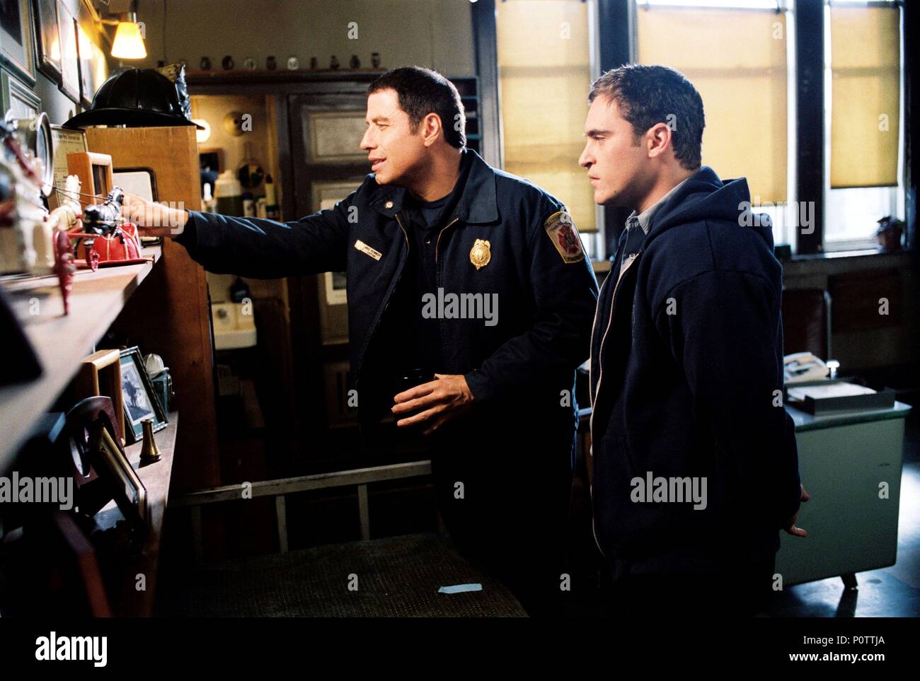 Original Film Titel: Leiter 49. Englischer Titel: Leiter 49. Film Regie: JAY RUSSELL. Jahr: 2004. Stars: John Travolta und Joaquin Phoenix. Credit: TOUCHSTONE PICTURES/Album Stockfoto