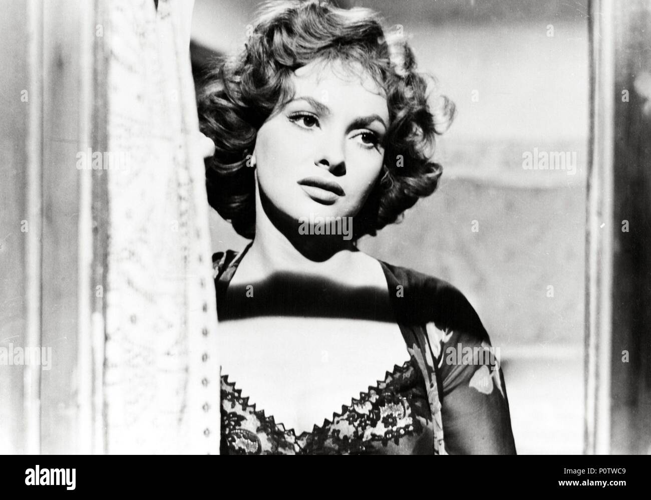 Original Film Titel: ROMANA, LA. Englischer Titel: FRAU VON ROM. Regisseur: LUIGI ZAMPA. Jahr: 1955. Stars: Gina Lollobrigida. Credit: PONTI-DE LAURENTIIS CINEMATOGRAFICA/Album Stockfoto