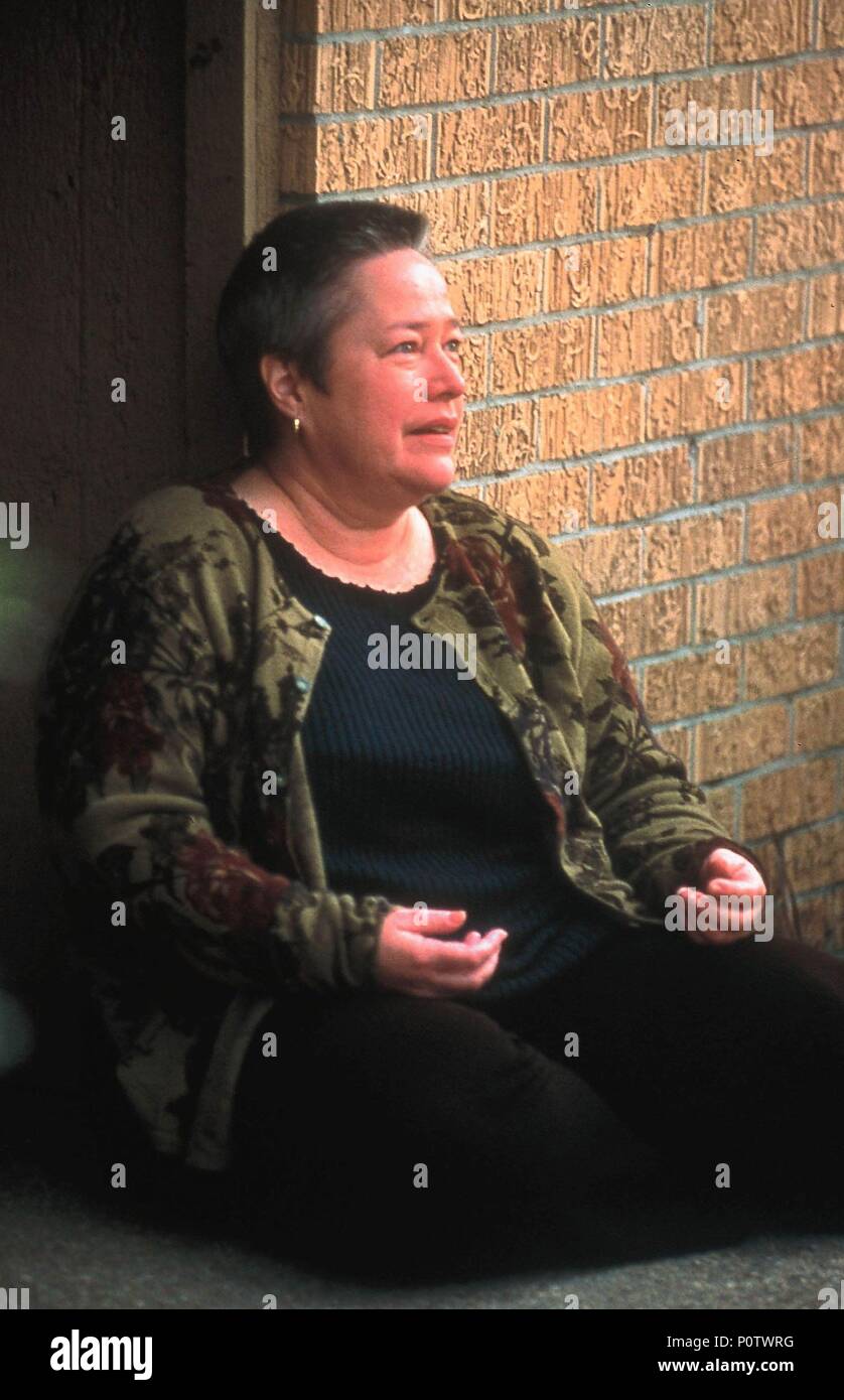 Original Film Titel: Liebe Liza. Englischer Titel: Liebe Liza. Regisseur: TODD LOUISO. Jahr: 2002. Stars: Kathy Bates. Credit: MUSE/BLACKLIST FILME/Wild Bunch/Universal/DVD/KINOWELT FILMPRO/Album Stockfoto