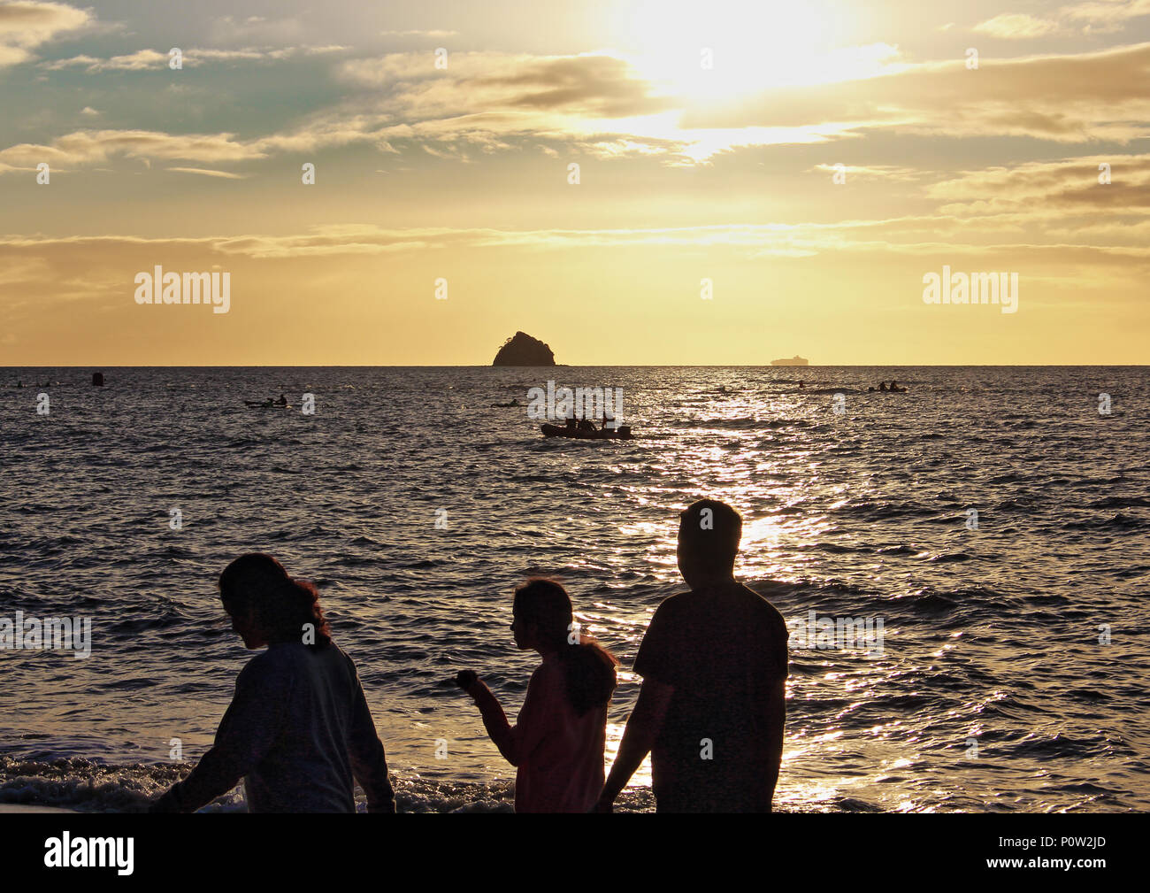 Palm Cove Beach, Insel, Ironman Asia Pacific trialthlon Veranstaltung schwimmen Bein unterwegs Offshore in Palm Cove bald nach Sonnenaufgang Stockfoto